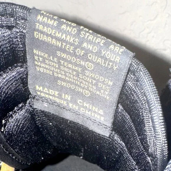 Nike Air Jordan 1 Mid Black & Gold Sneakers Size 5Y Pre-Owned - Picture 6 of 7